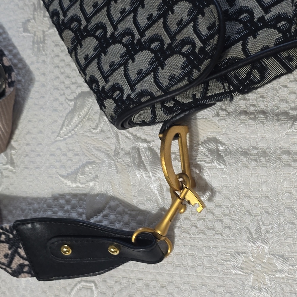 Purse - Picture 3 of 9